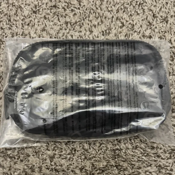 Lululemon x Disney Mickey Mouse Belt Bag Black NWT Everywhere 1L Rare - Picture 6 of 6